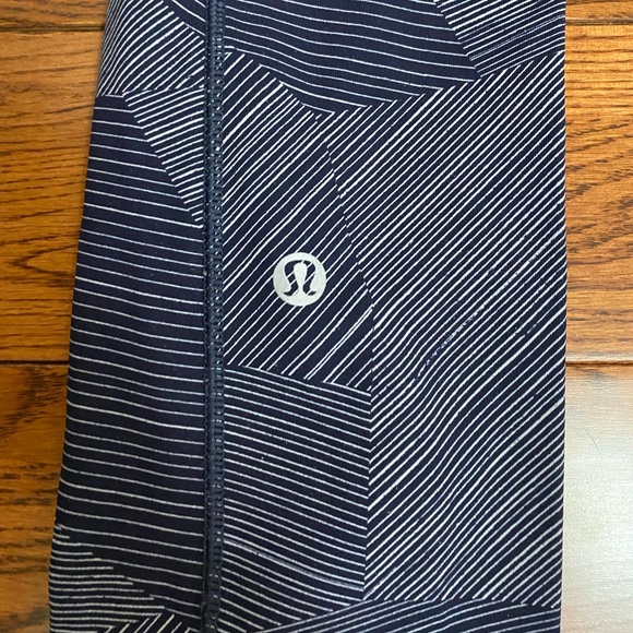 Lululemon High-Rise Leggings with pockets - Picture 7 of 8